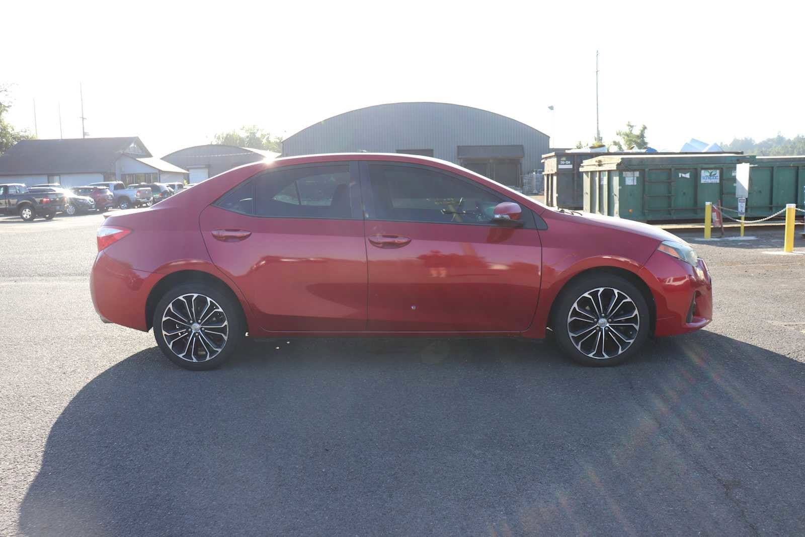 Thumbnail: 2015 Toyota Corolla - 4