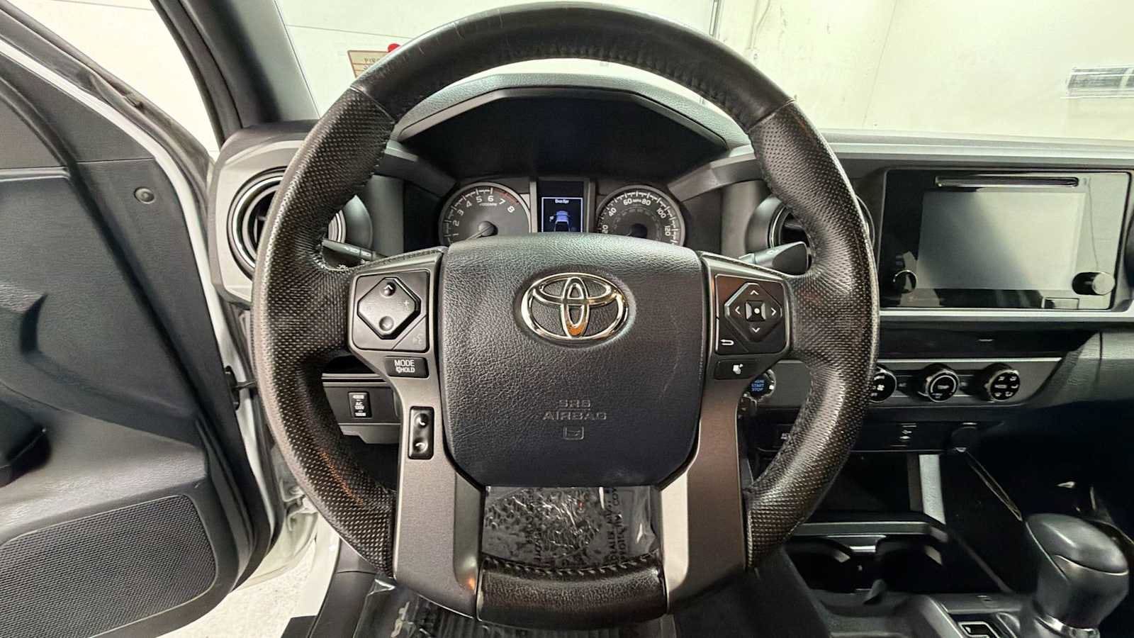 Thumbnail: 2016 Toyota Tacoma - 16