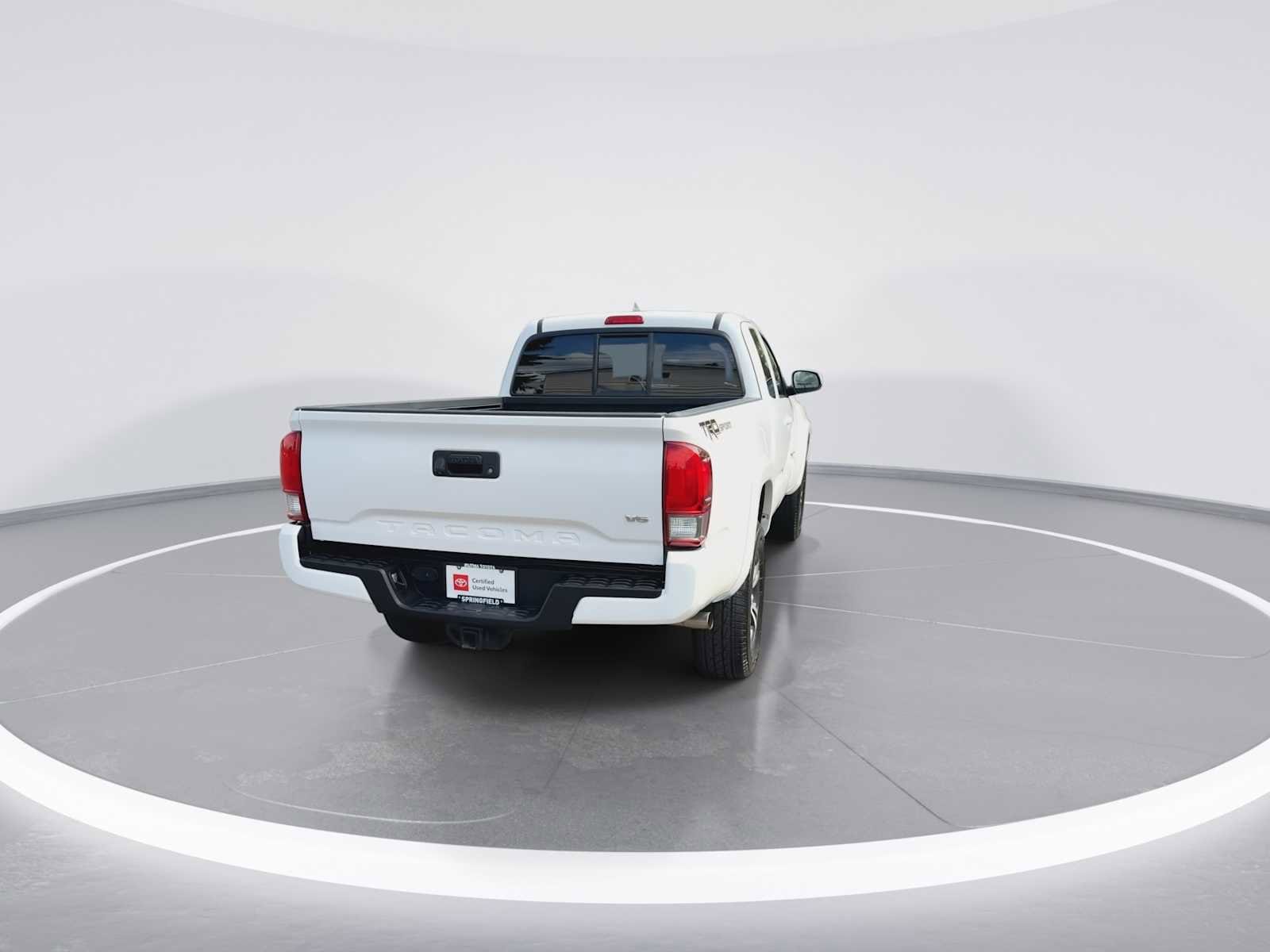 Thumbnail: 2016 Toyota Tacoma - 7