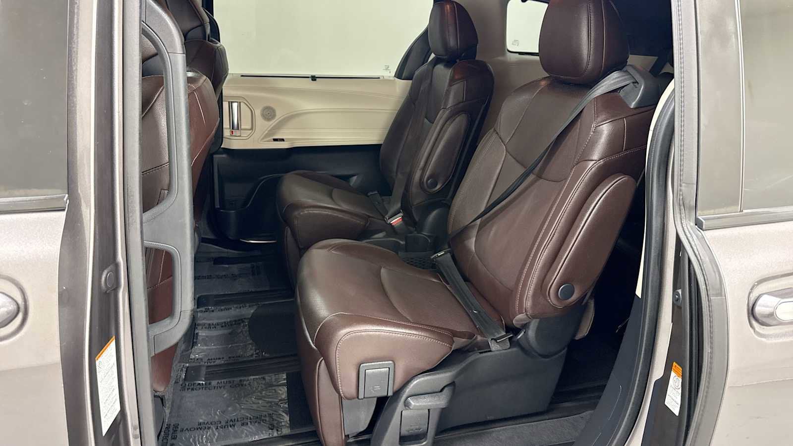 Thumbnail: 2021 Toyota Sienna - 25