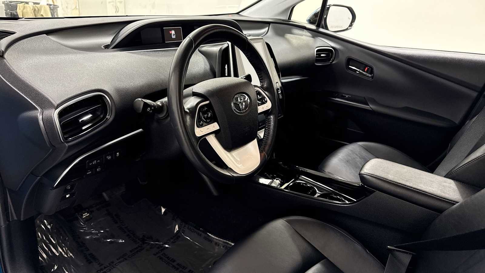 Thumbnail: 2017 Toyota Prius Prime - 12