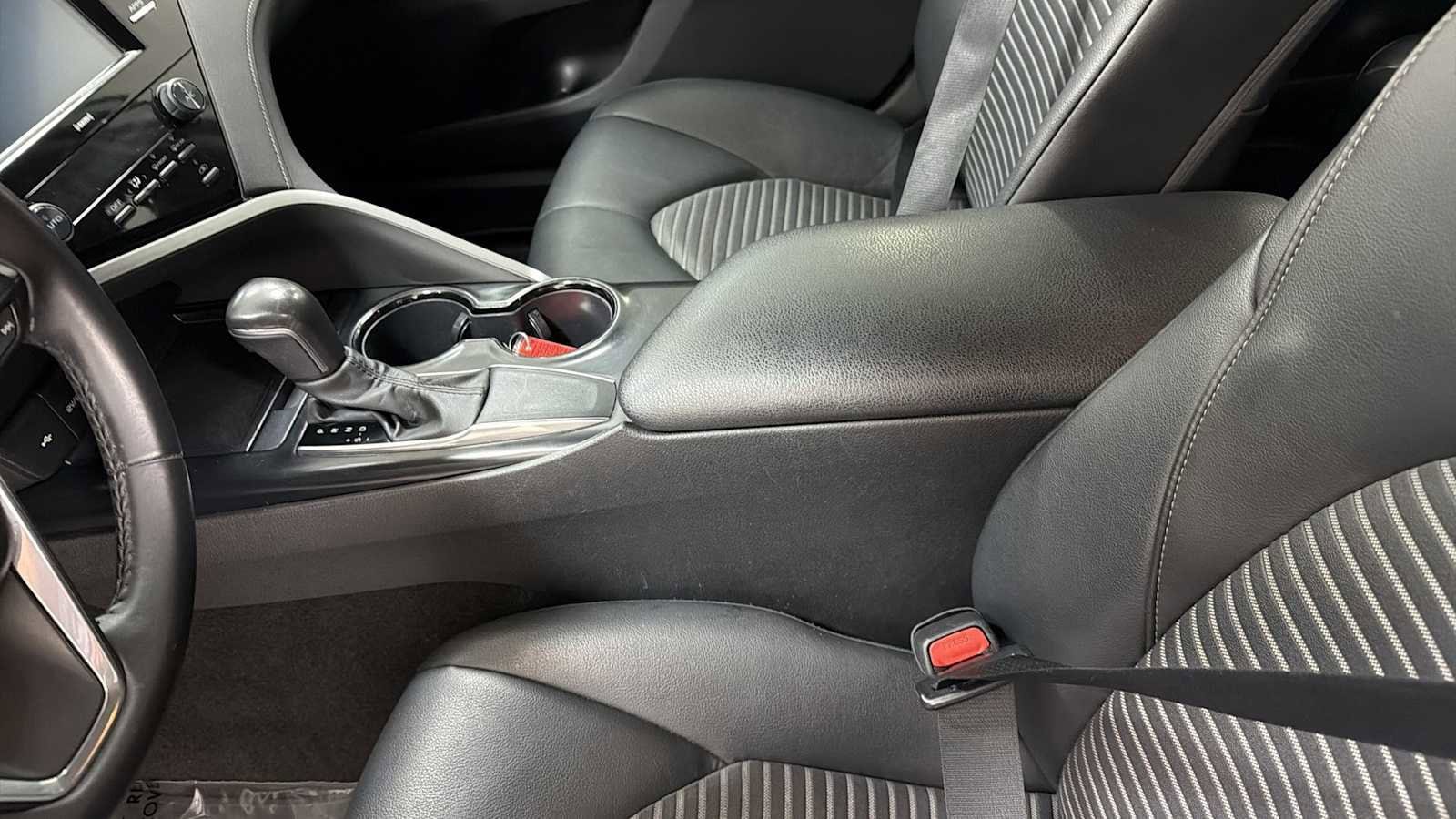 Thumbnail: 2020 Toyota Camry - 22