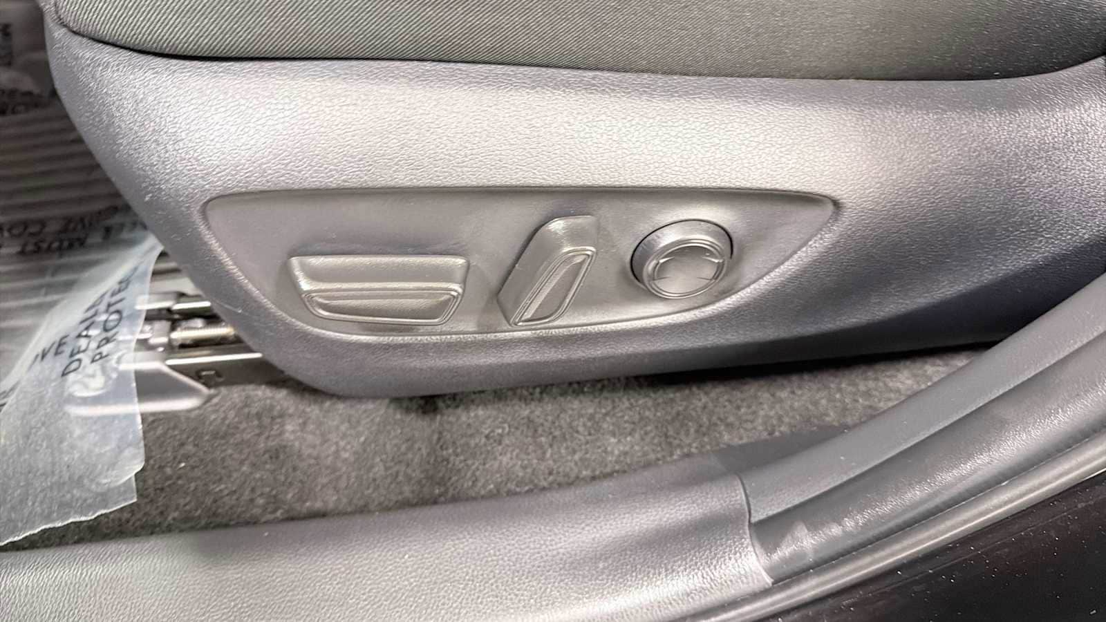 Thumbnail: 2025 Toyota RAV4 - 14