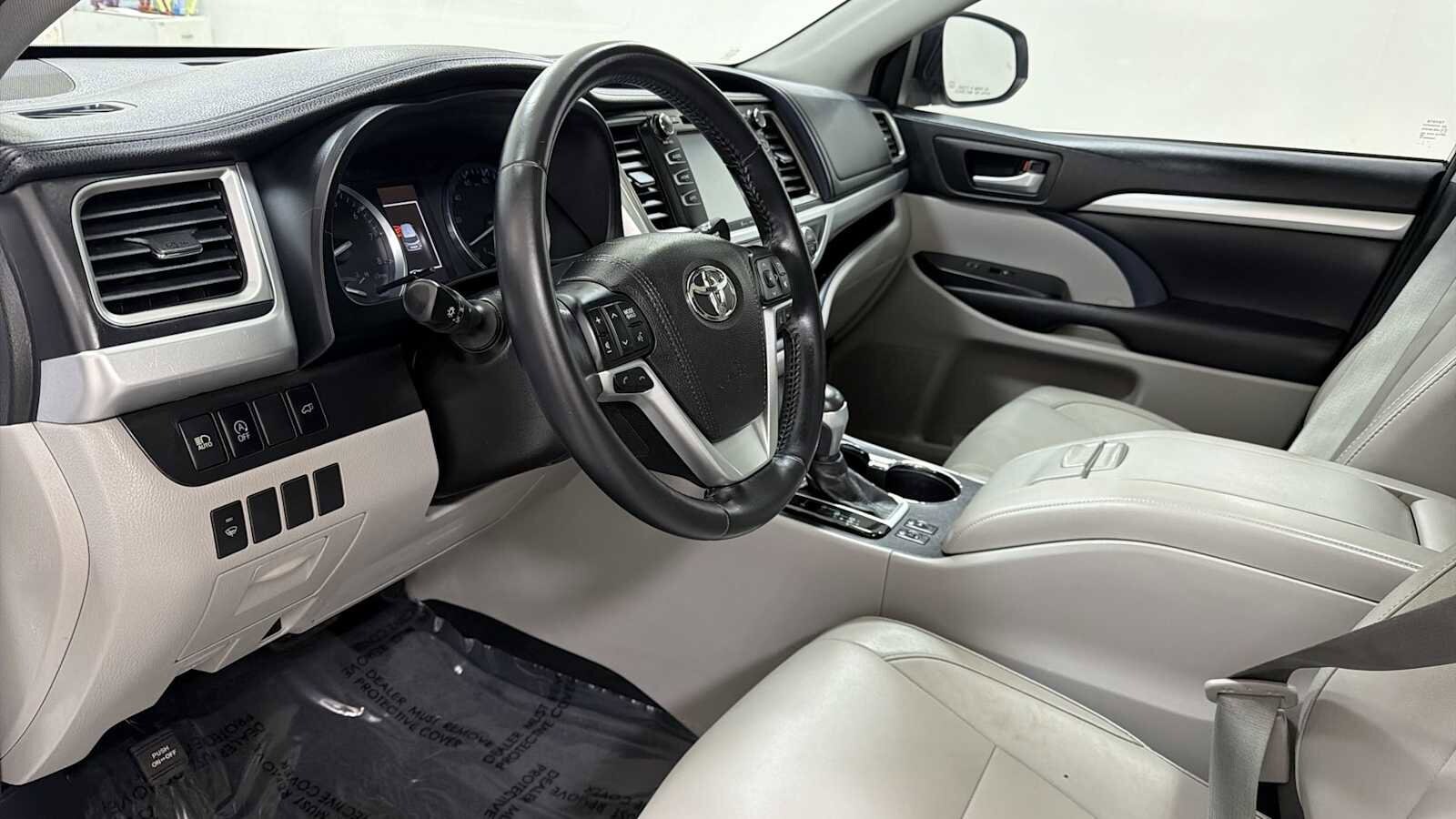 Thumbnail: 2017 Toyota Highlander - 12