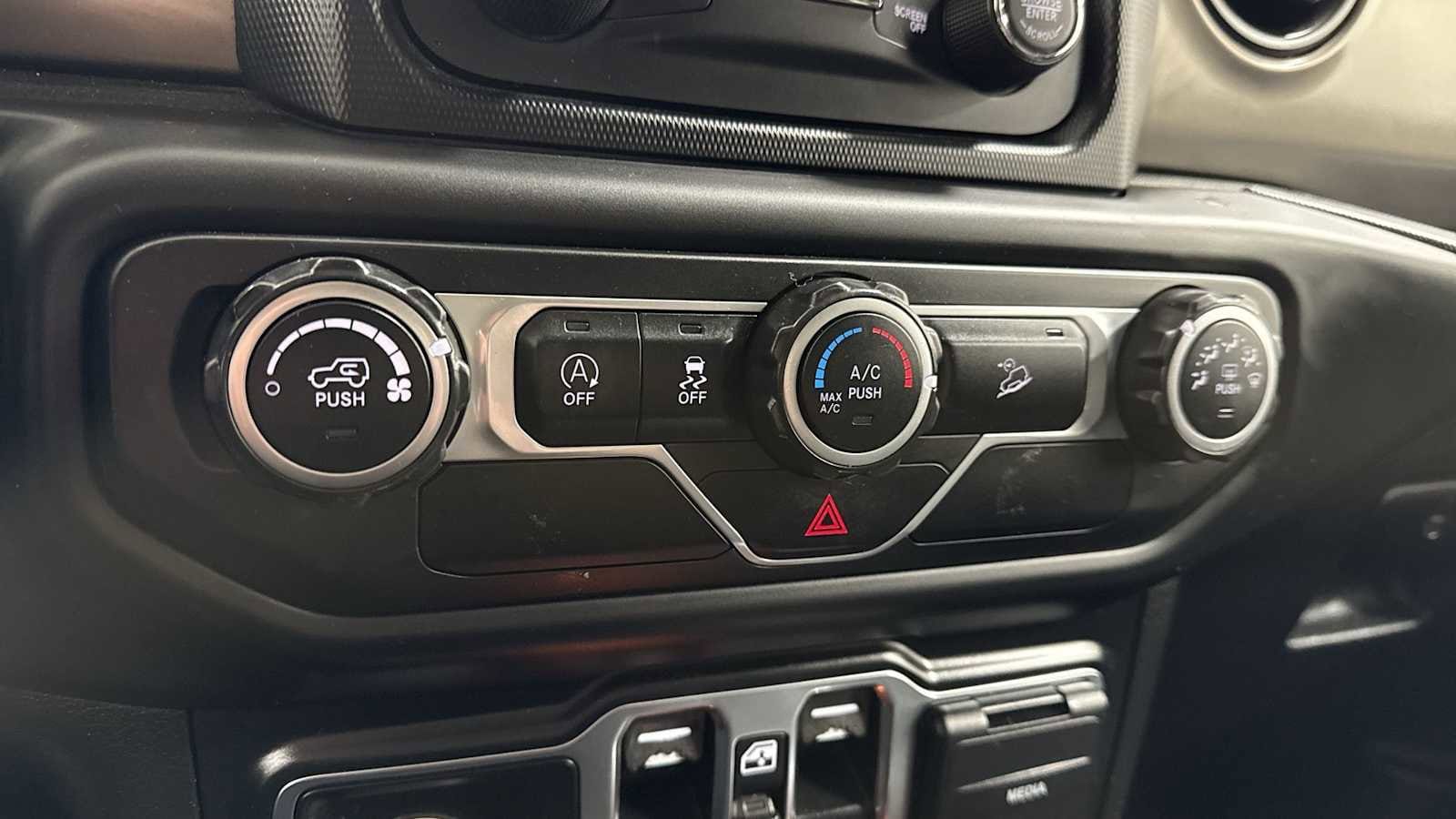 Thumbnail: 2020 Jeep Wrangler - 21