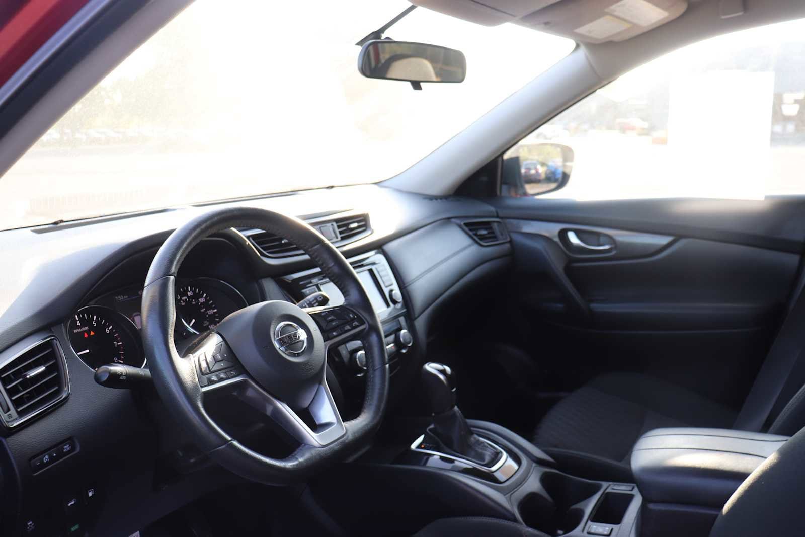 Thumbnail: 2018 Nissan Rogue - 10