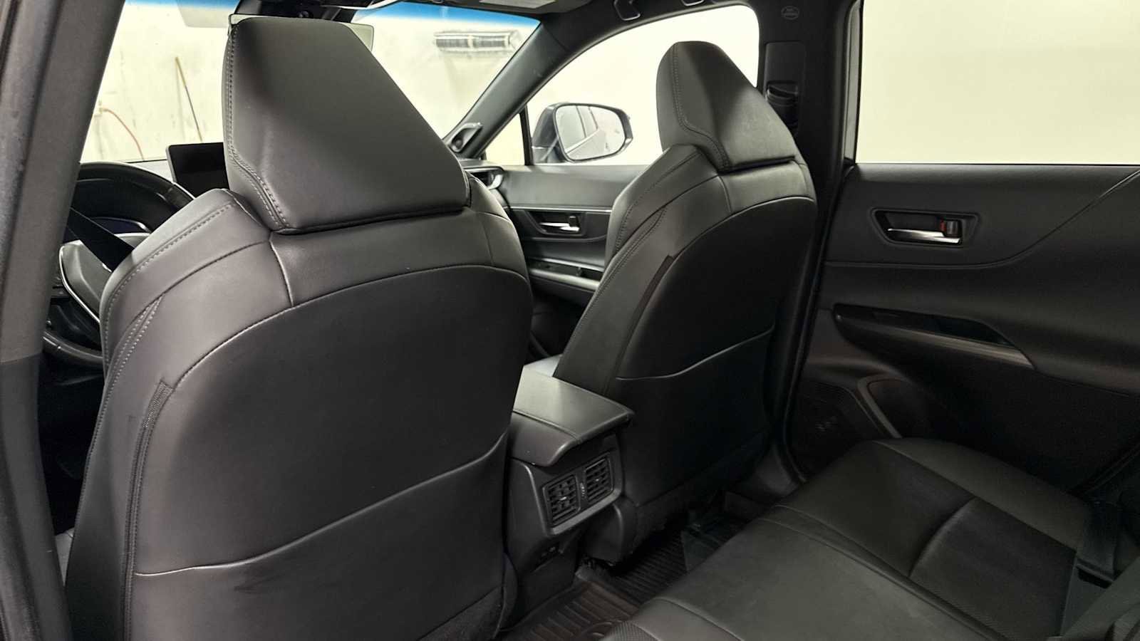 Thumbnail: 2023 Toyota Venza - 26