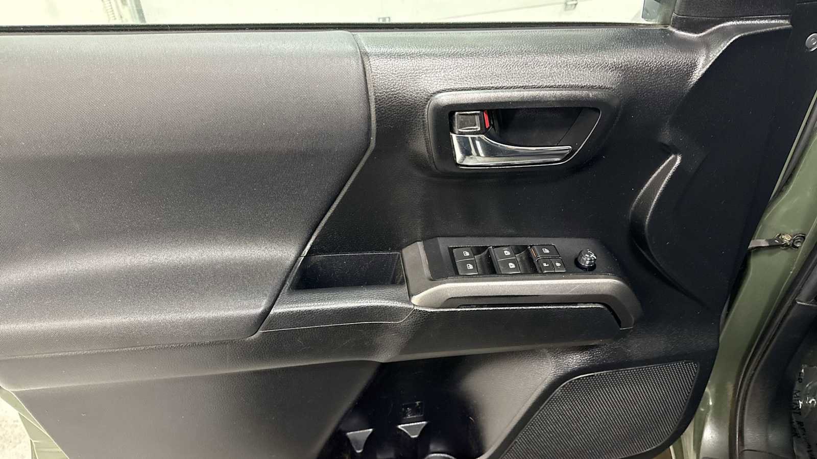 Thumbnail: 2022 Toyota Tacoma - 15