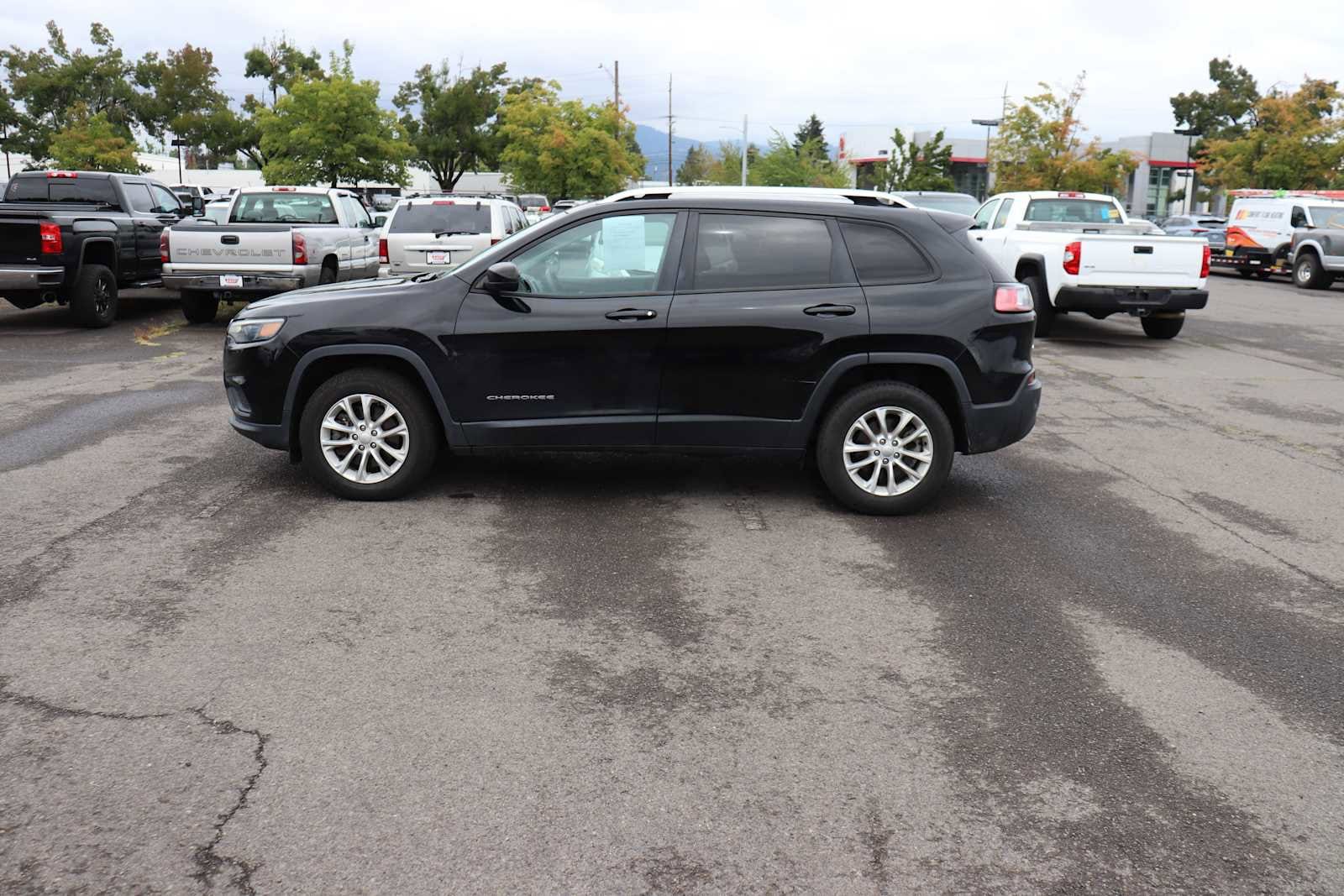 Thumbnail: 2020 Jeep Cherokee - 8