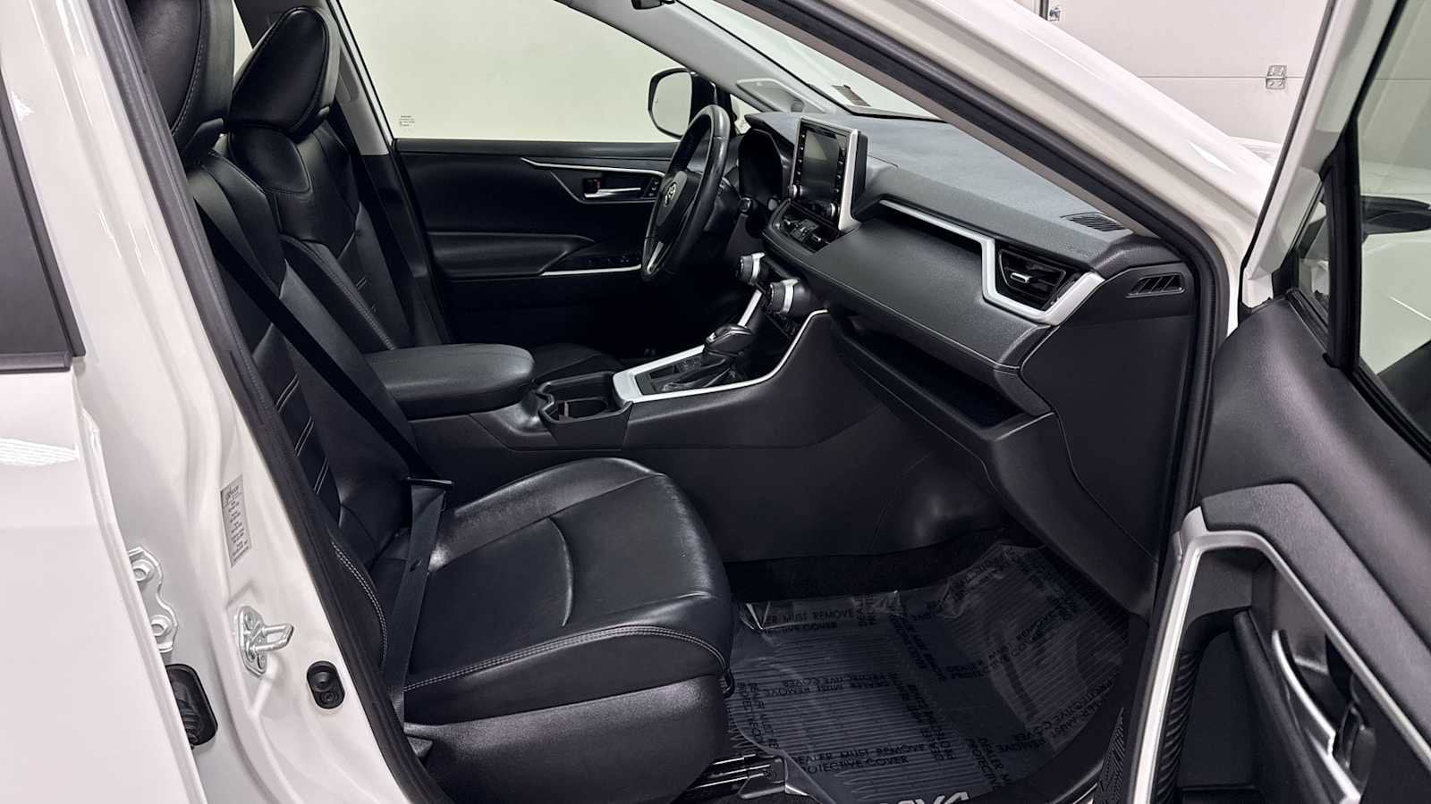 Thumbnail: 2020 Toyota RAV4 - 29