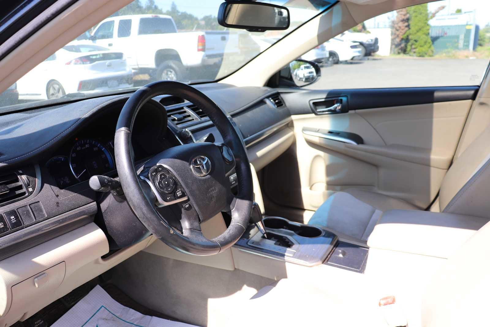 2013 Toyota Camry XLE 10