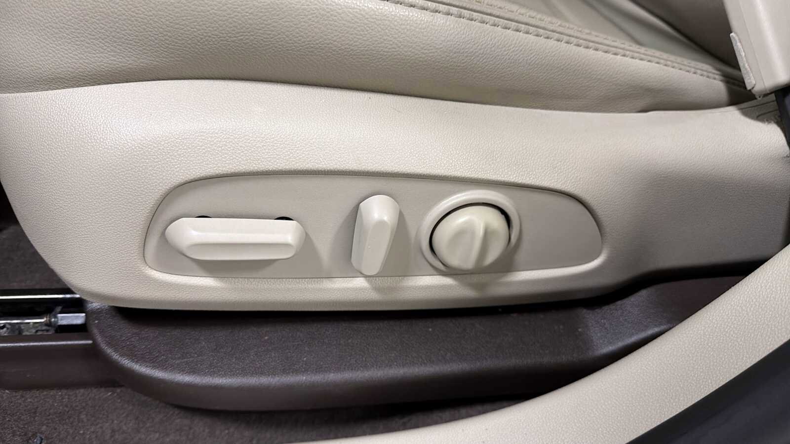 Thumbnail: 2017 GMC Acadia - 14