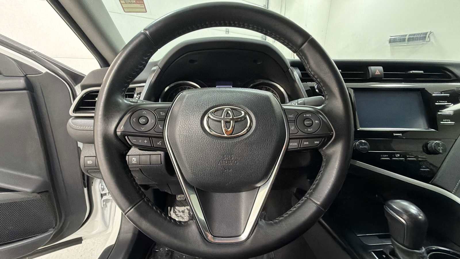 Thumbnail: 2020 Toyota Camry - 16