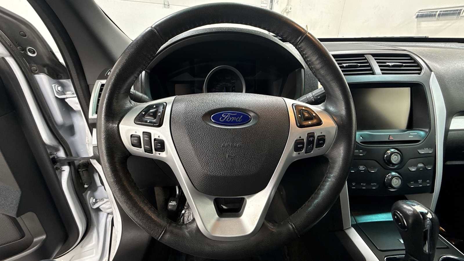 Thumbnail: 2013 Ford Explorer - 16