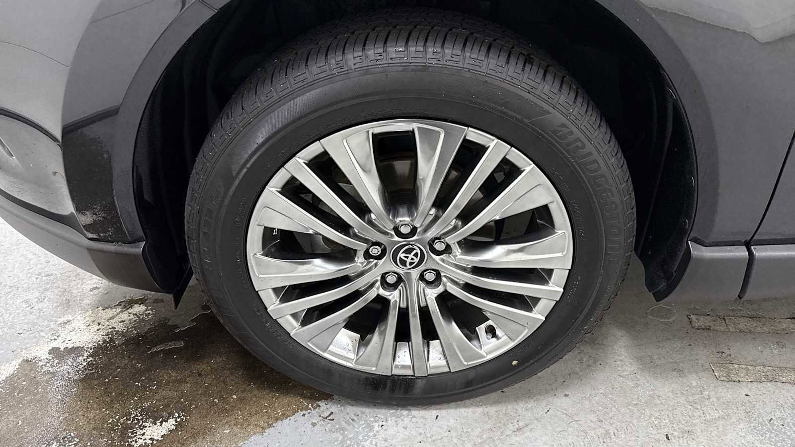 Thumbnail: 2023 Toyota Venza - 10