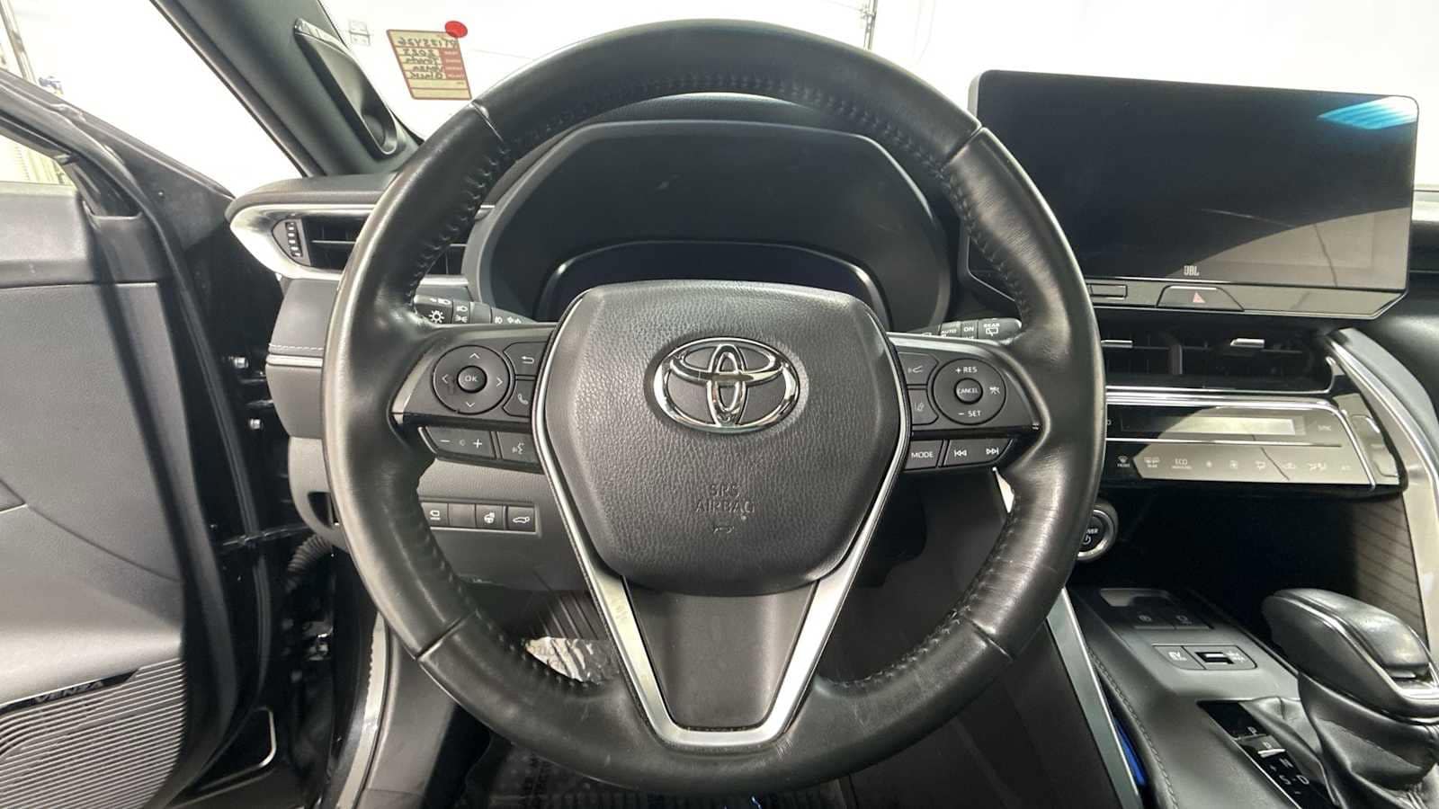 Thumbnail: 2023 Toyota Venza - 16