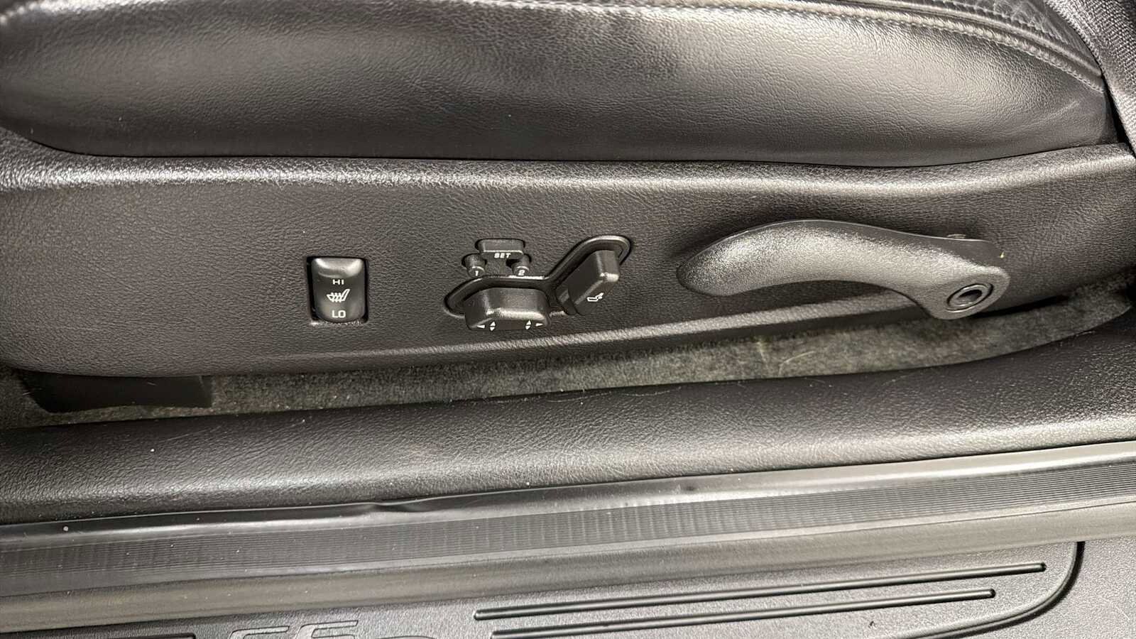 Thumbnail: 2004 Chevrolet SSR - 14