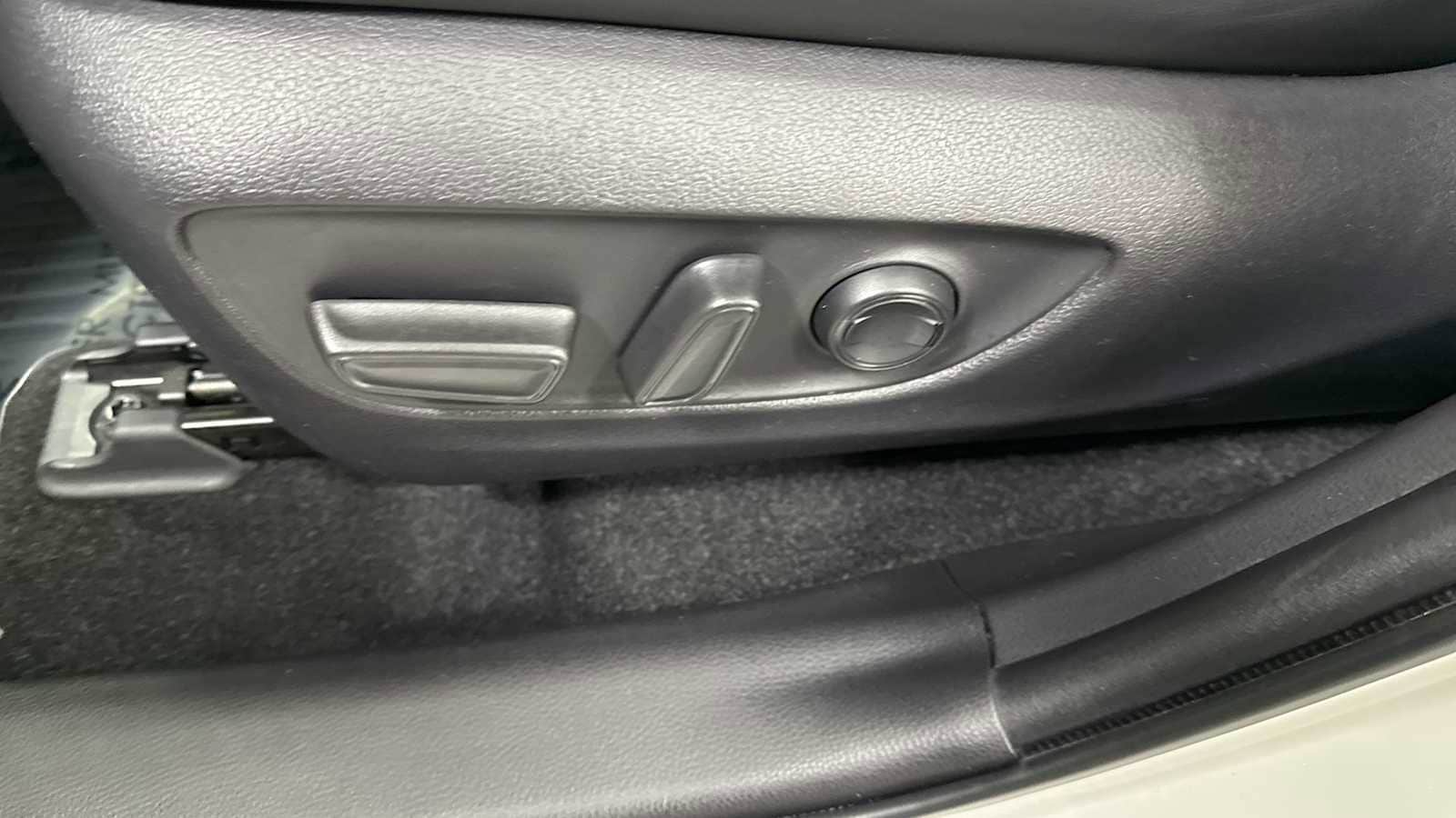 Thumbnail: 2020 Toyota RAV4 - 14