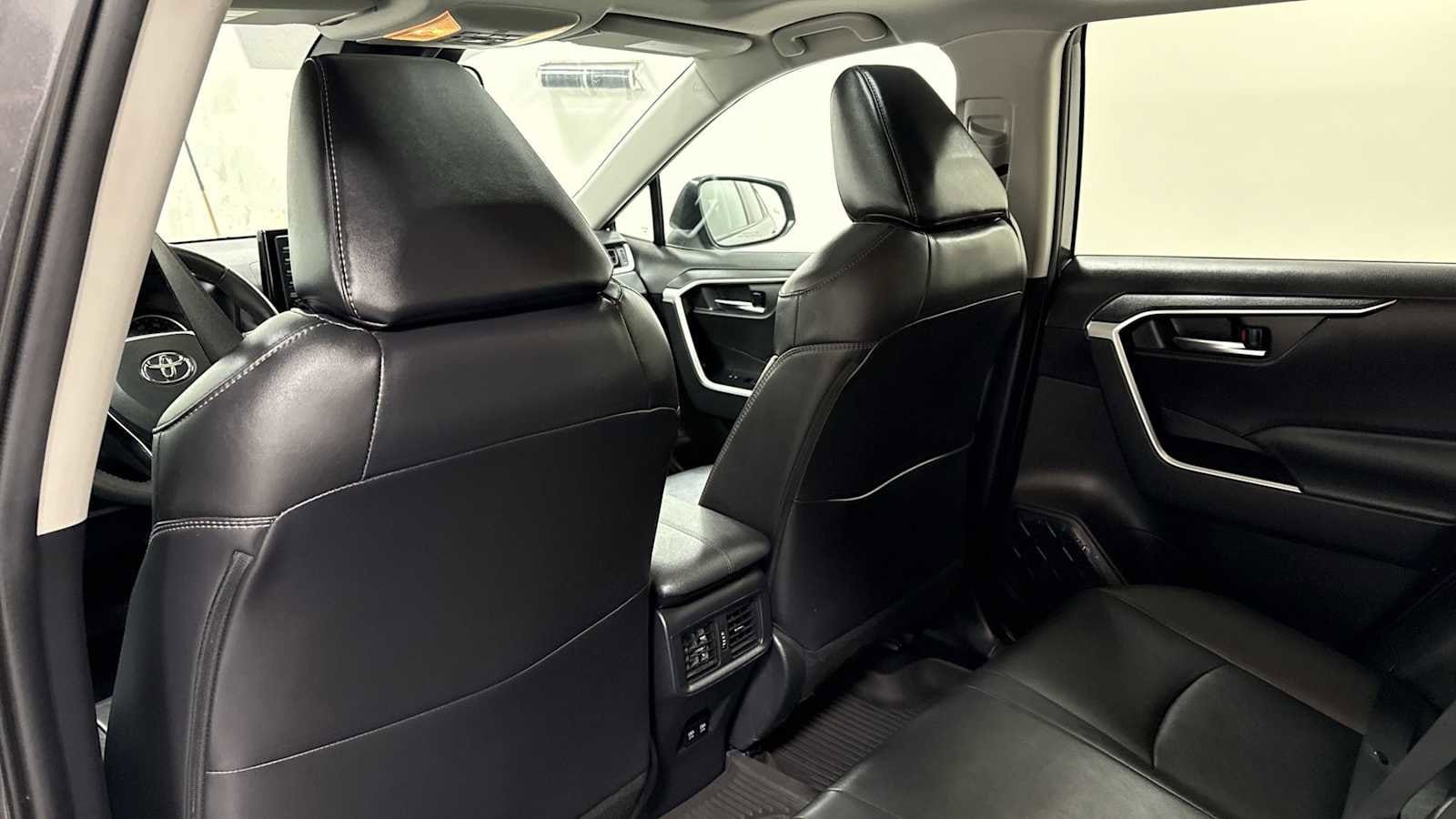 Thumbnail: 2021 Toyota RAV4 - 25