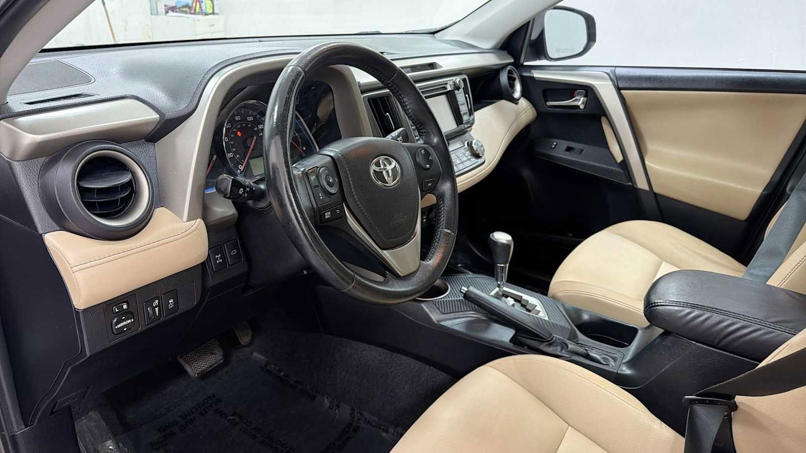 Thumbnail: 2014 Toyota RAV4 - 11