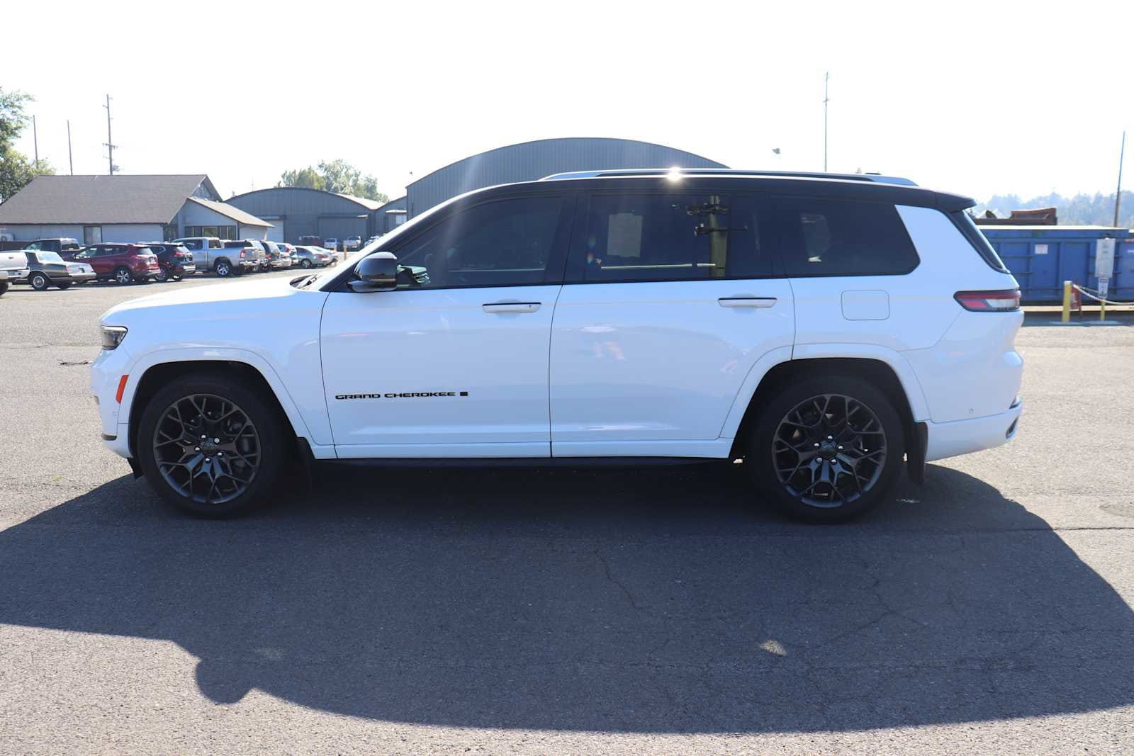Thumbnail: 2023 Jeep Grand Cherokee - 8
