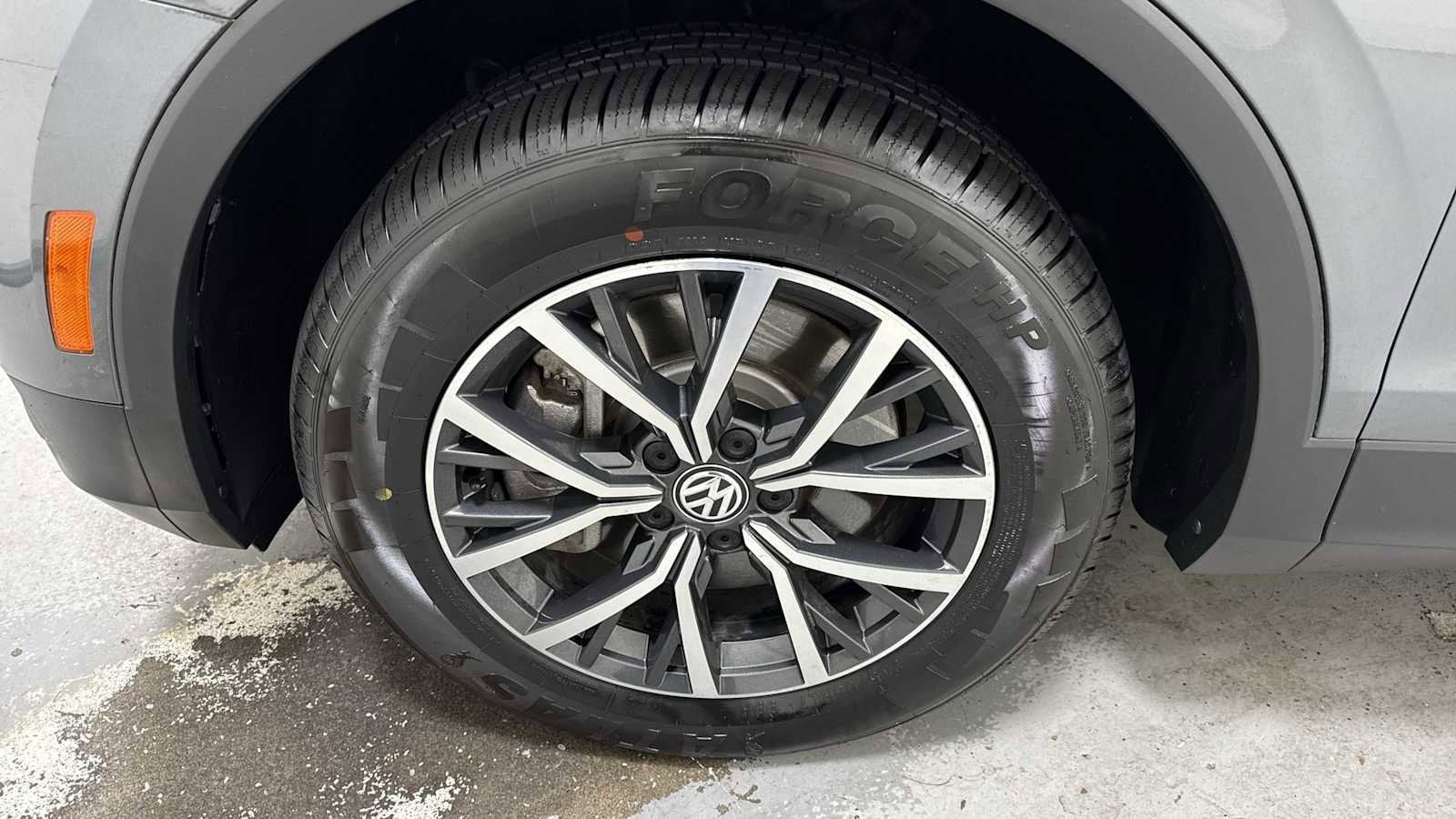 Thumbnail: 2021 Volkswagen Tiguan - 10