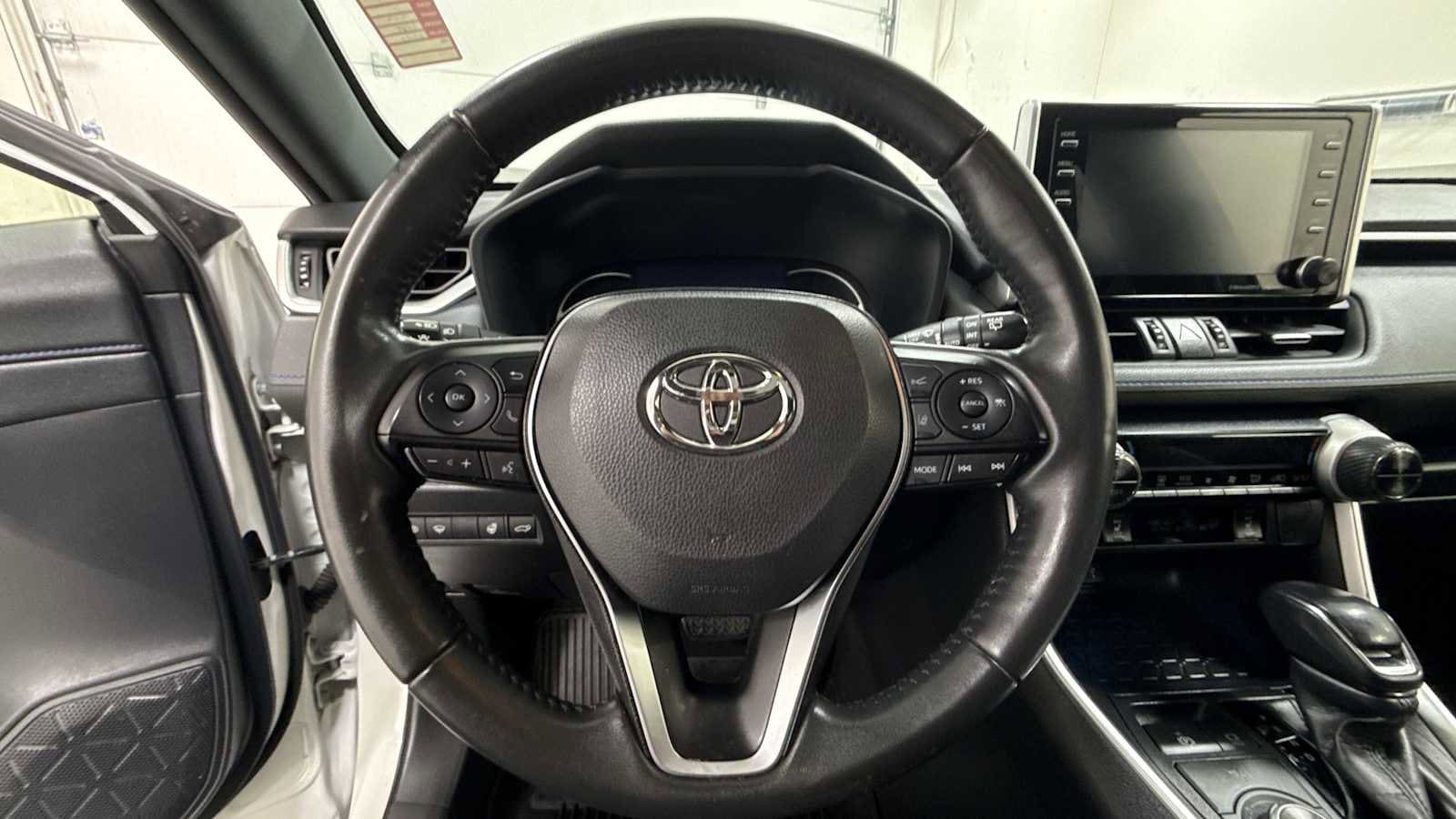 Thumbnail: 2021 Toyota RAV4 - 16