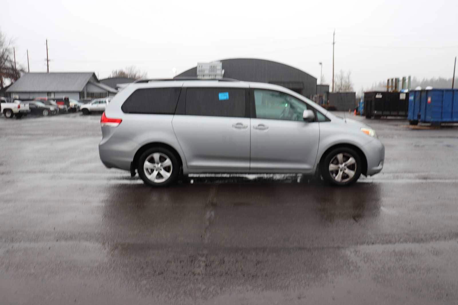 Thumbnail: 2013 Toyota Sienna - 4