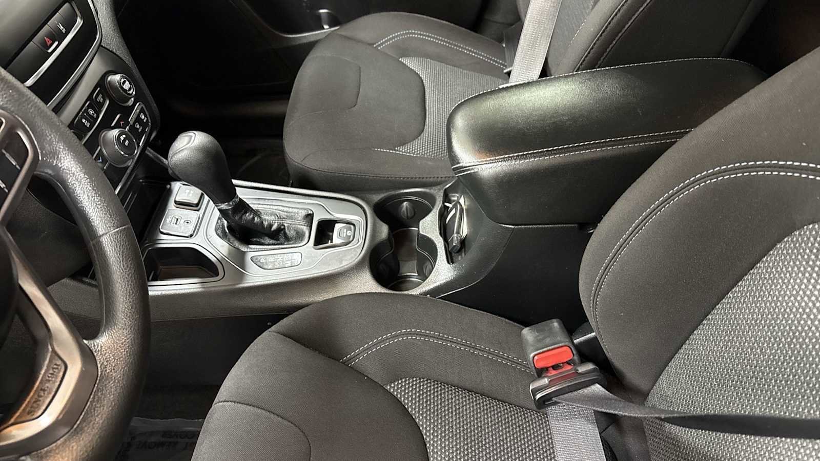 Thumbnail: 2021 Jeep Cherokee - 22