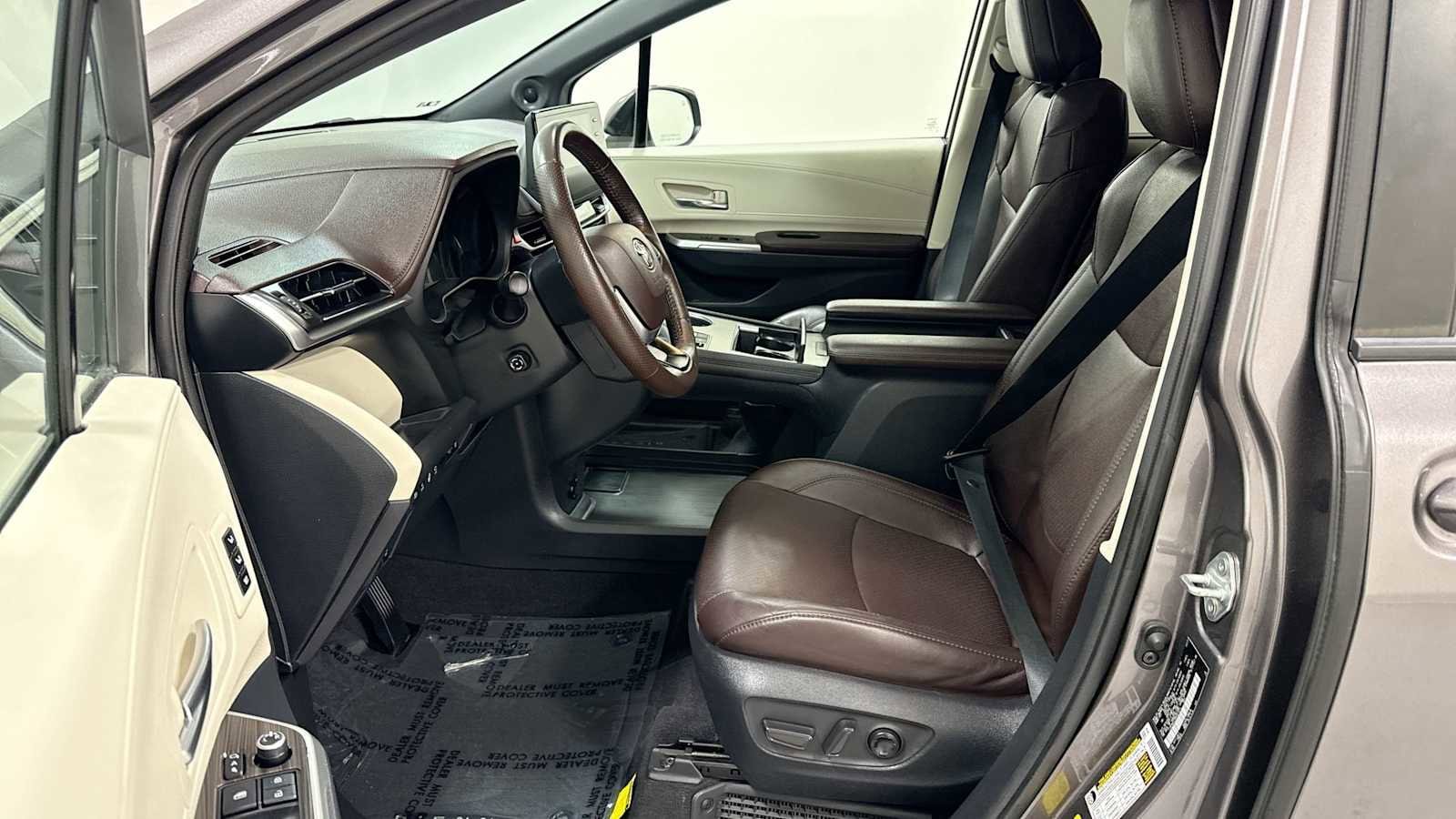 Thumbnail: 2021 Toyota Sienna - 13