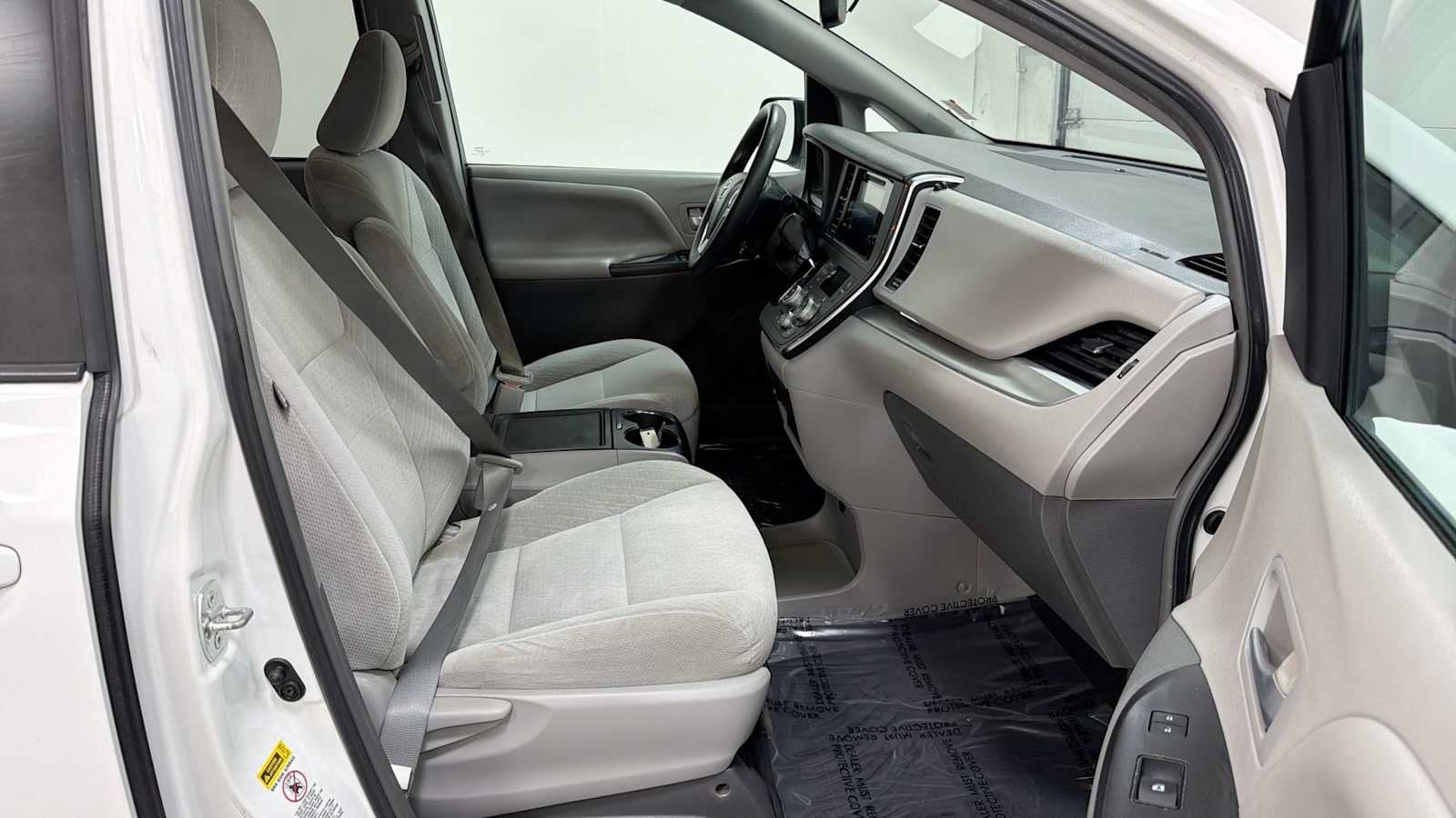Thumbnail: 2015 Toyota Sienna - 28