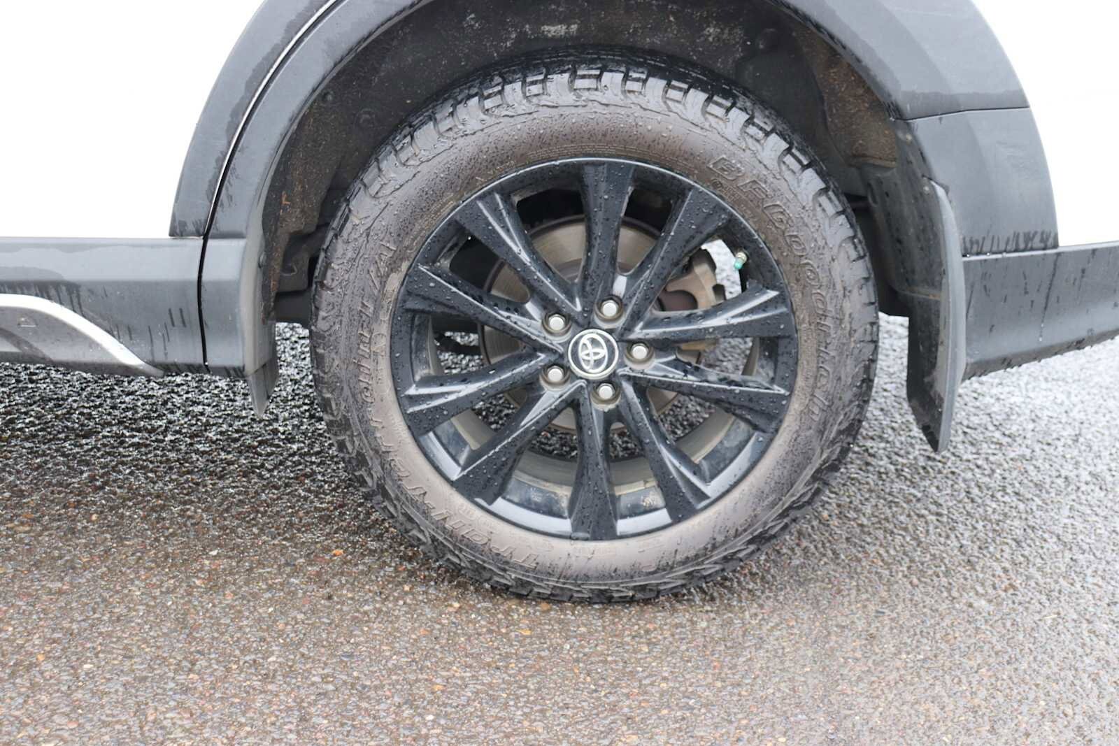 Thumbnail: 2018 Toyota RAV4 - 9