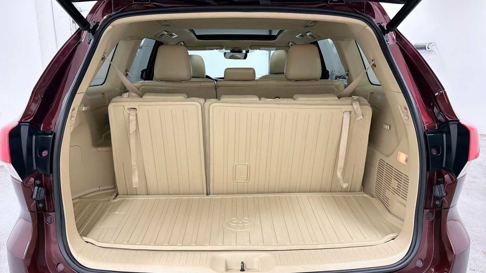 Thumbnail: 2019 Toyota Highlander - 29