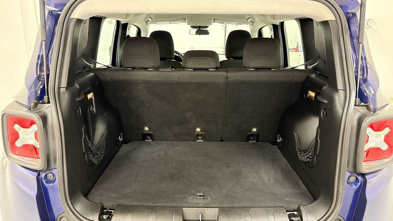 Thumbnail: 2016 Jeep Renegade - 25
