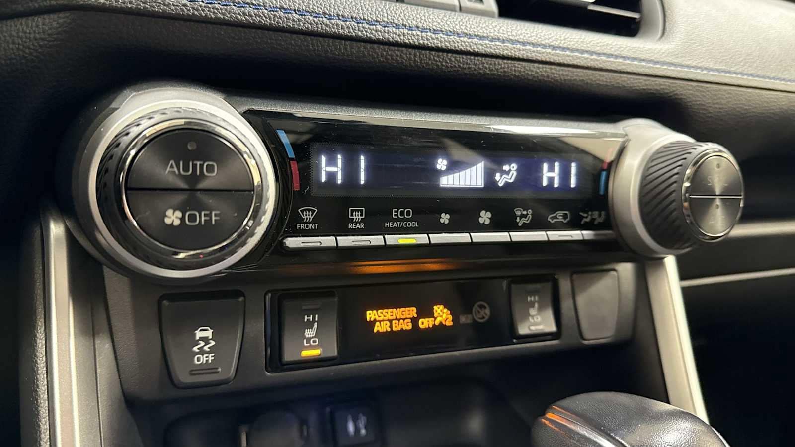 Thumbnail: 2019 Toyota RAV4 - 21