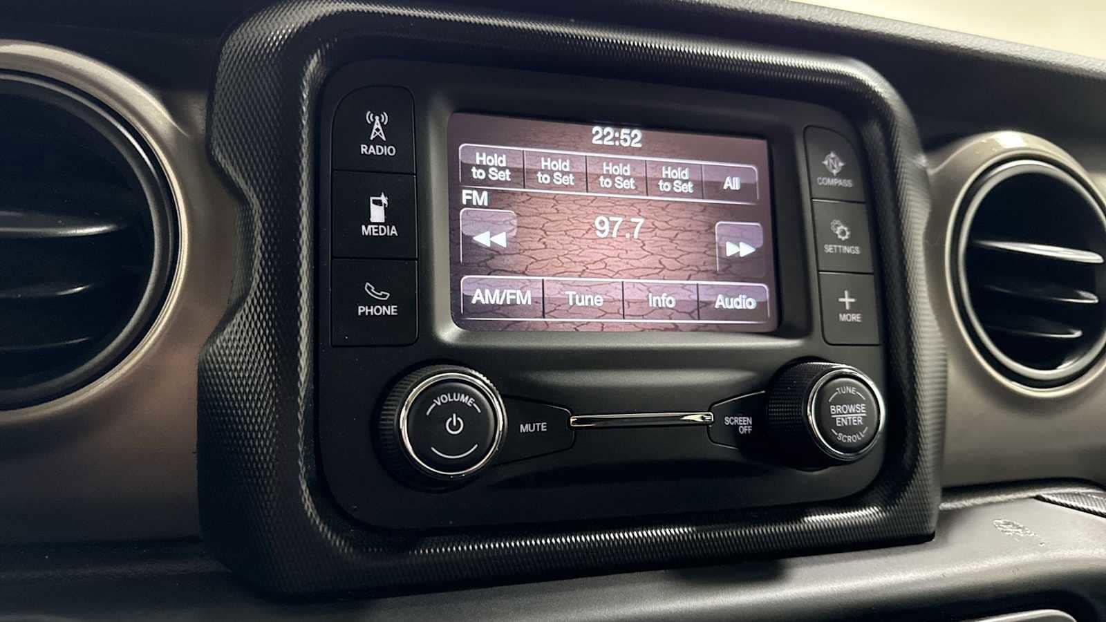 Thumbnail: 2020 Jeep Wrangler - 18