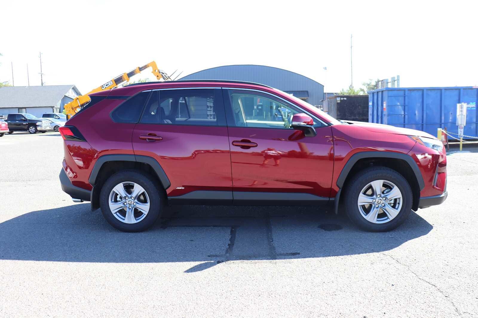 2024 Toyota RAV4 Hybrid XLE photo 2