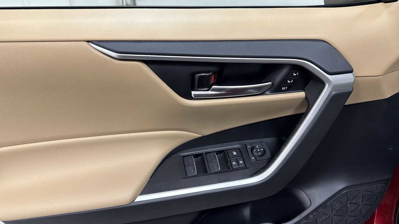 Thumbnail: 2025 Toyota RAV4 - 15