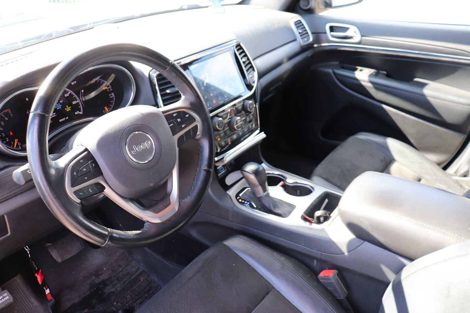 Thumbnail: 2020 Jeep Grand Cherokee - 10