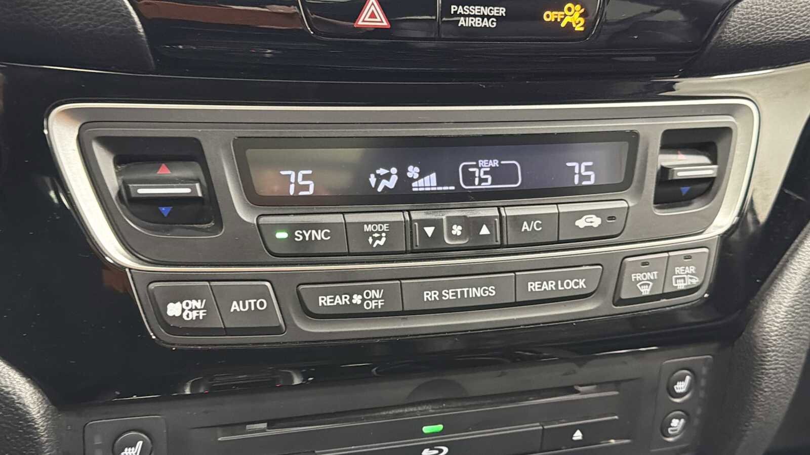 Thumbnail: 2017 Honda Pilot - 21