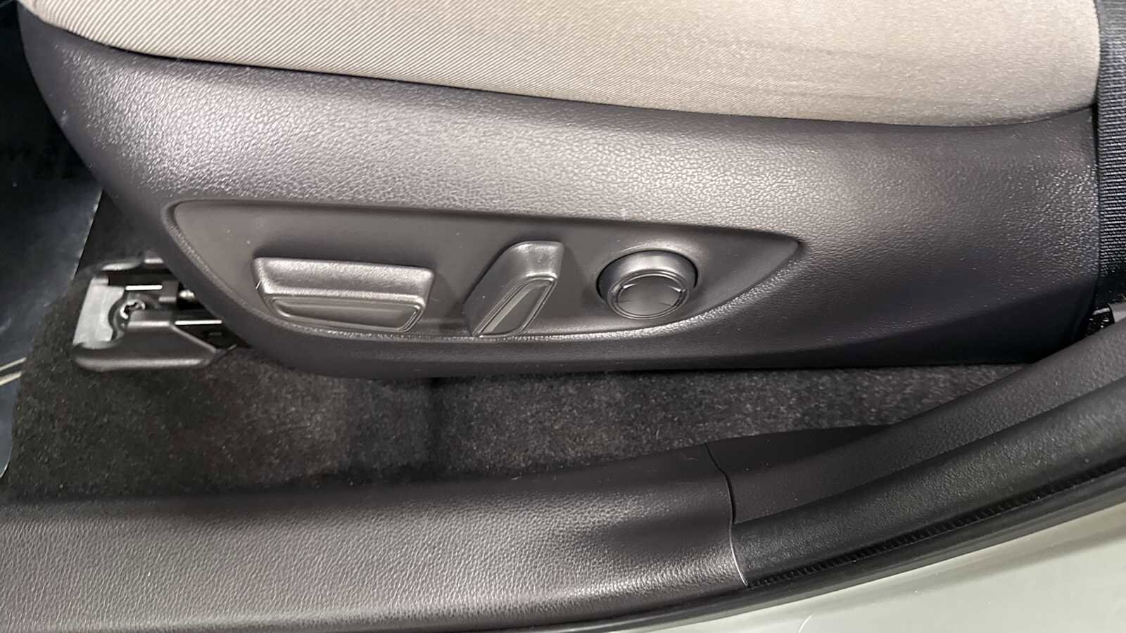 Thumbnail: 2021 Toyota RAV4 - 14