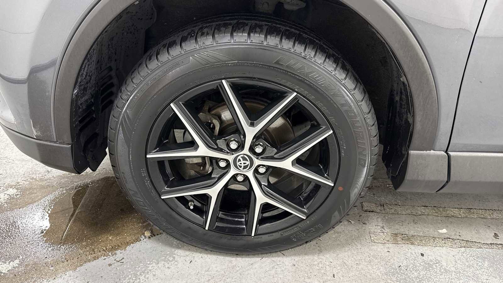 Thumbnail: 2017 Toyota RAV4 - 10