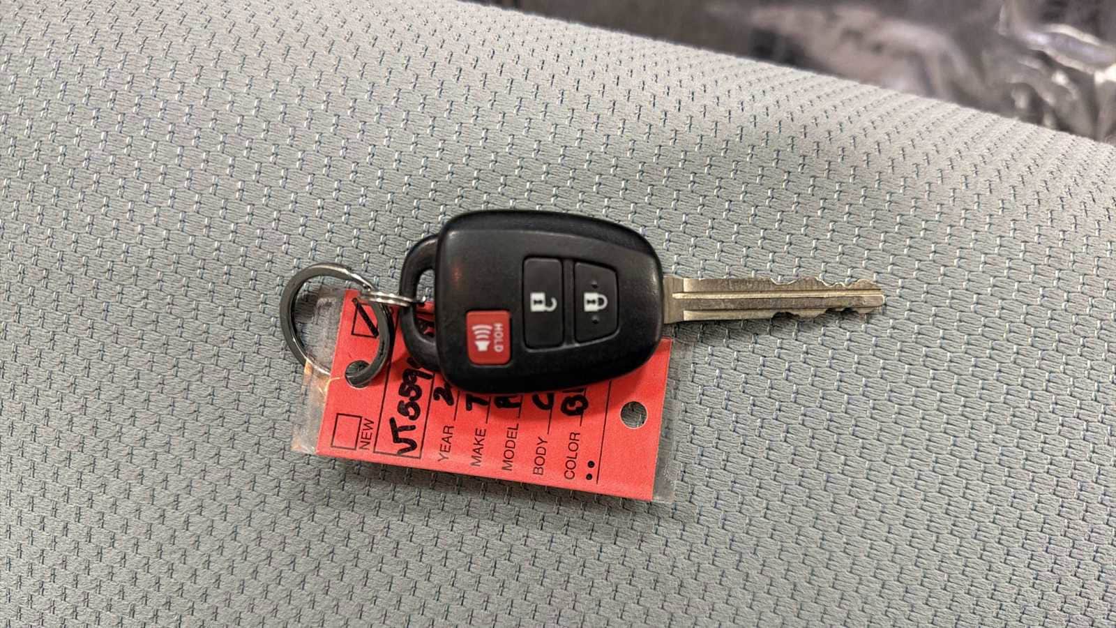 Thumbnail: 2014 Toyota Prius c - 29