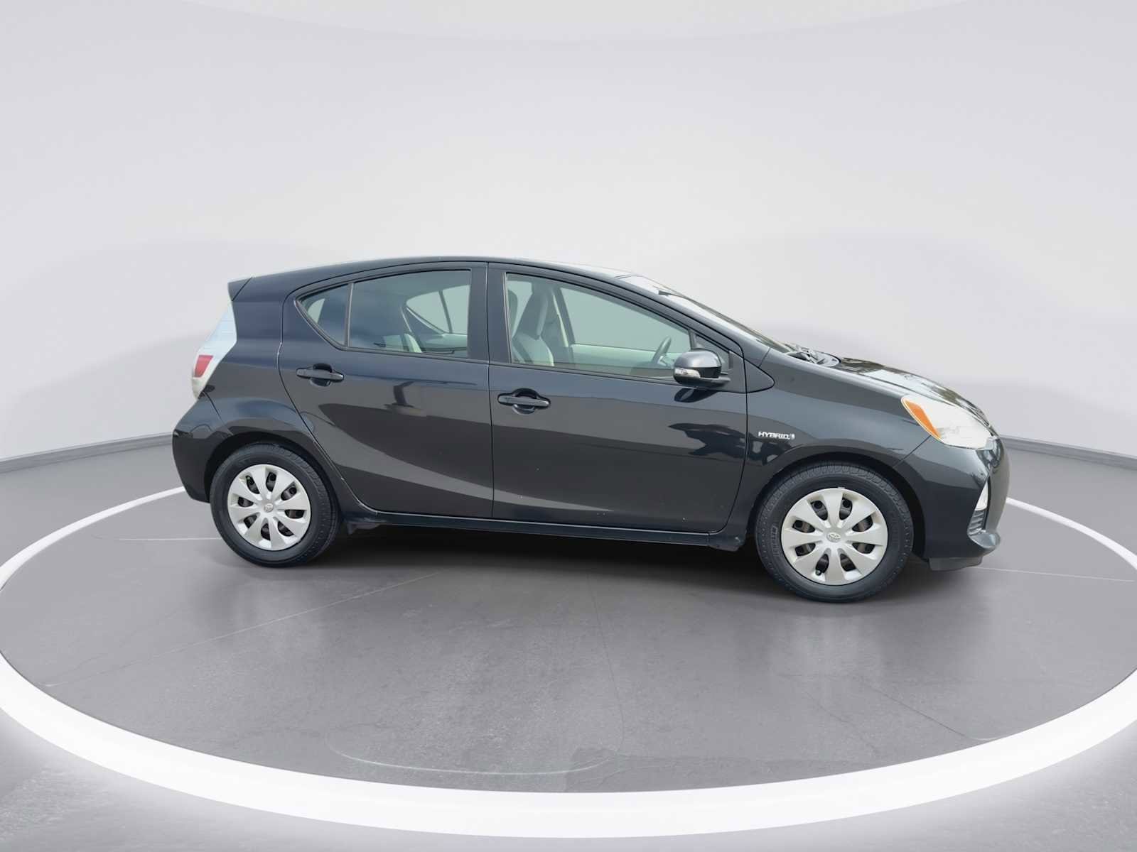 Thumbnail: 2014 Toyota Prius c - 9