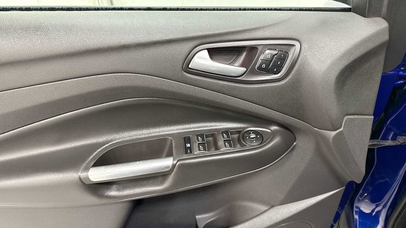 Thumbnail: 2013 Ford Escape - 15