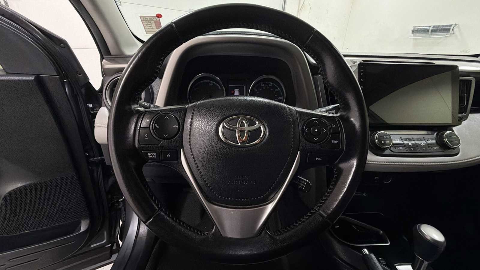 Thumbnail: 2016 Toyota RAV4 - 16