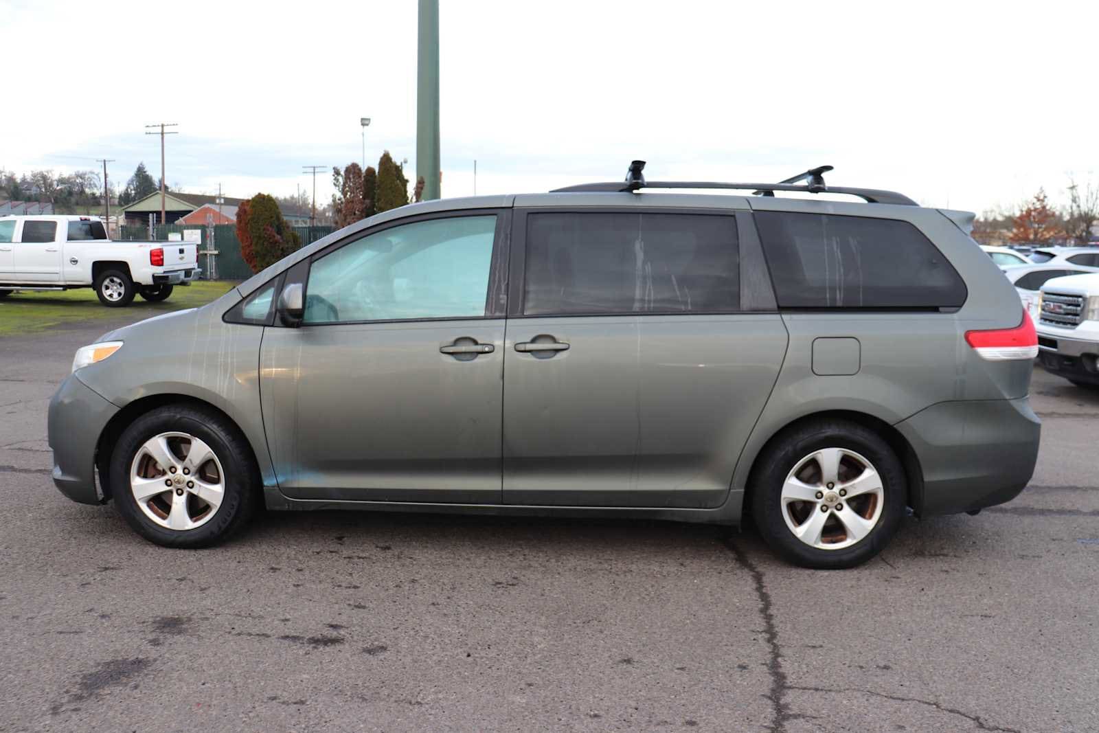 Thumbnail: 2012 Toyota Sienna - 8