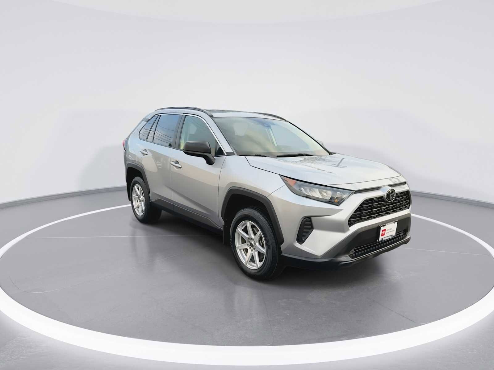 2020 Toyota RAV4 LE photo 2