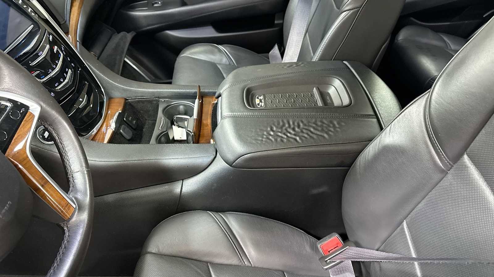 Thumbnail: 2017 Cadillac Escalade - 23