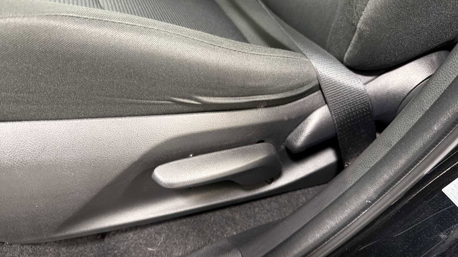 Thumbnail: 2022 Toyota RAV4 - 14